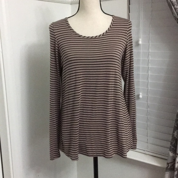 Pixi + ivy dressy casual top - Picture 3 of 9